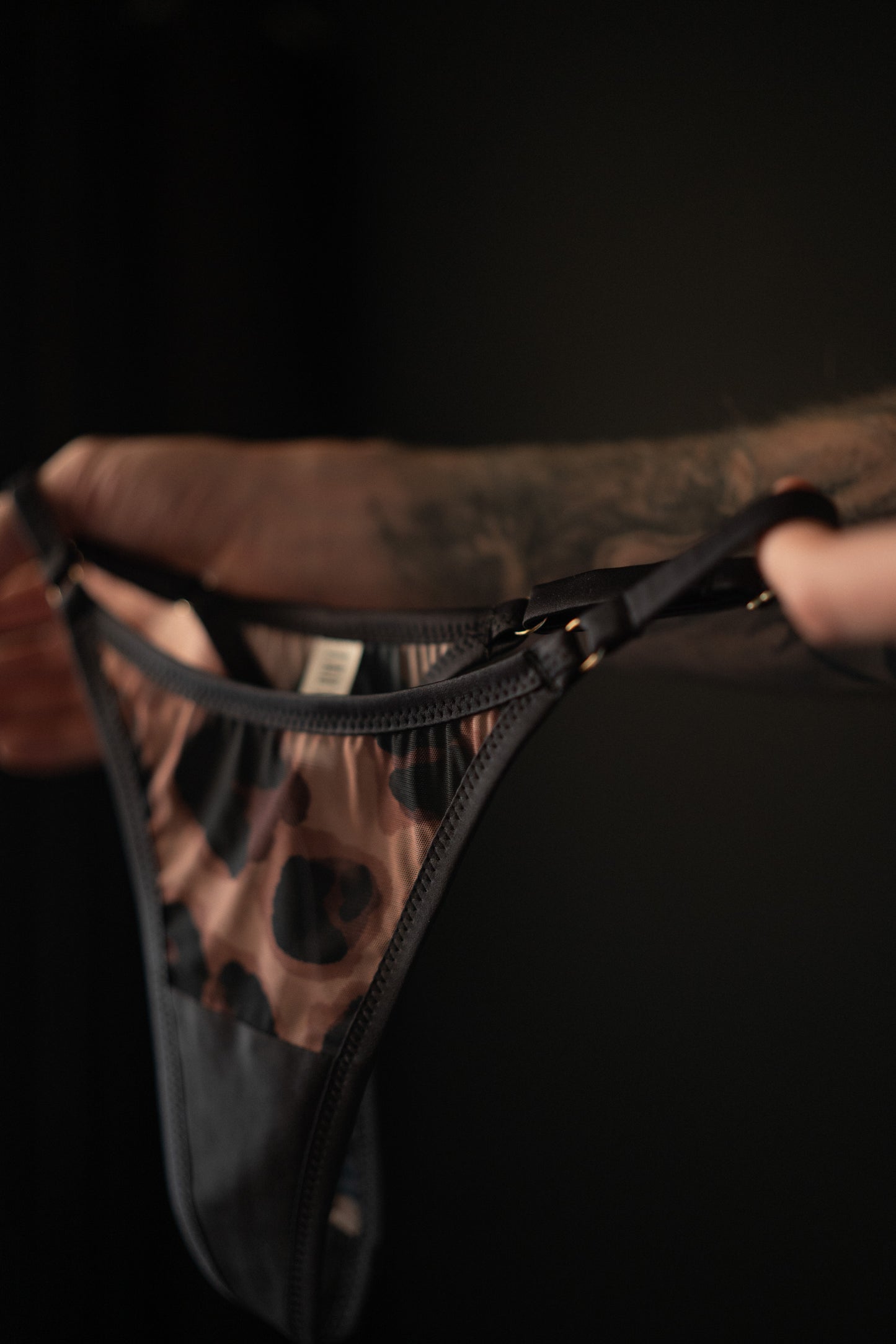 Close view of Indi Leopard satin thong handmade by Tautou